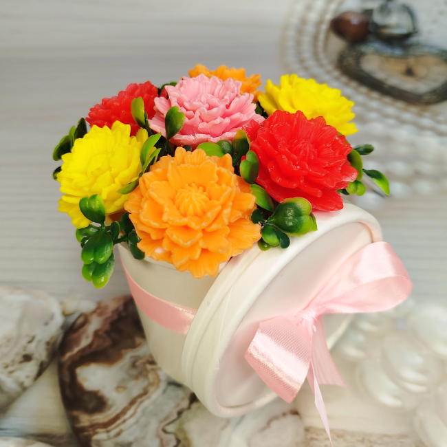 Букет из разноцветных васильков