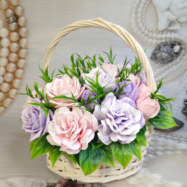 Корзина с мыльными розами