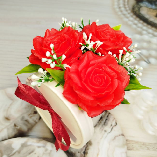 Розы леди в красном