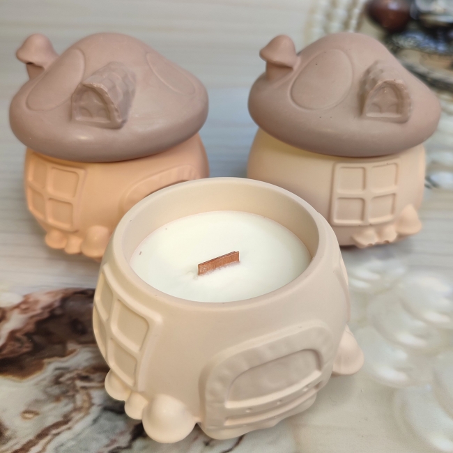 Кашпо в виде домика для свеч