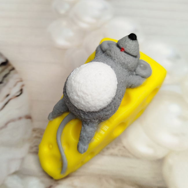 Мышь на сыре