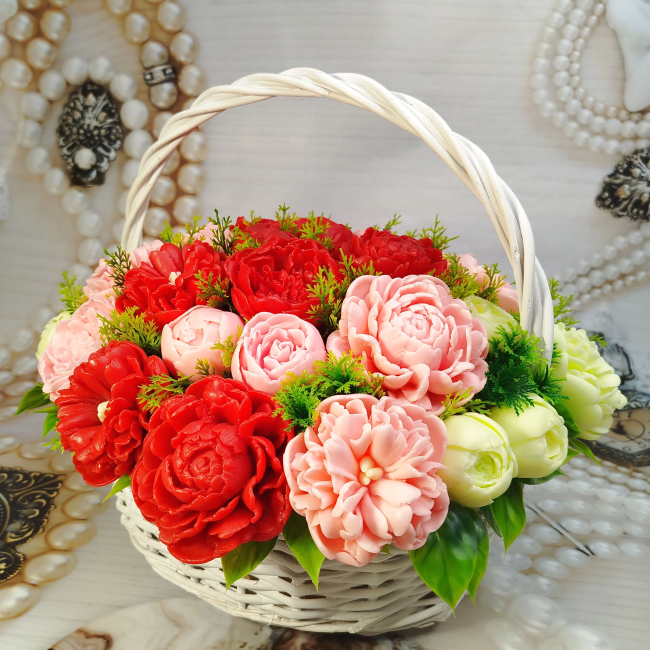 Корзина пионов лимончелло