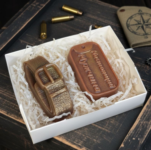 		 Жетон настоящему мужчине из мыла