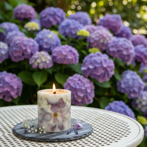 ароматическая свеча с лепестками гортензии