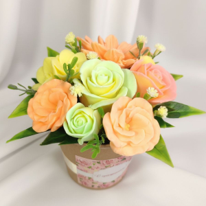 букет в крафтовом стакане