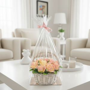 Персиковые розы в корзине